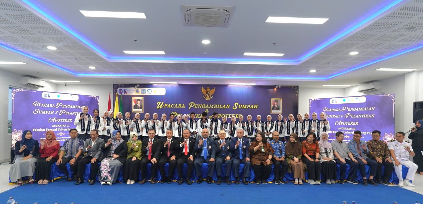 Farmasi UHT Kukuhkan 29 Apoteker Baru, Siap Berkarya untuk Indonesia
